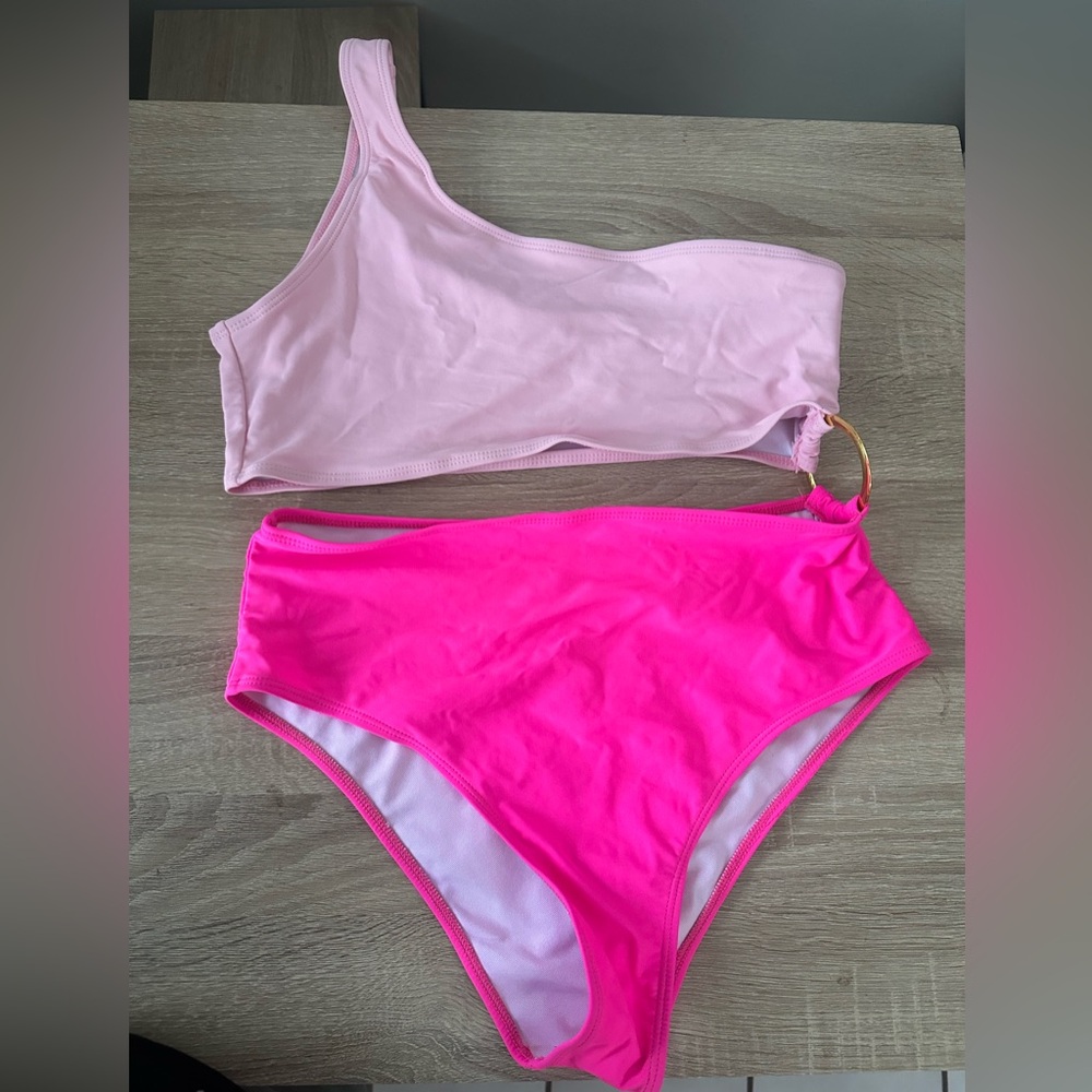 Pink One-Shoulder‎ cutout one piece swimsuit. Size large.